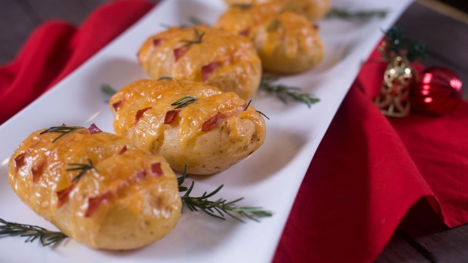 Batata recheada com queijo e presunto
