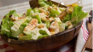 Caesar Salad com Parmesão