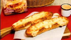 Canoa de Pão na Chapa com Queijo Prato