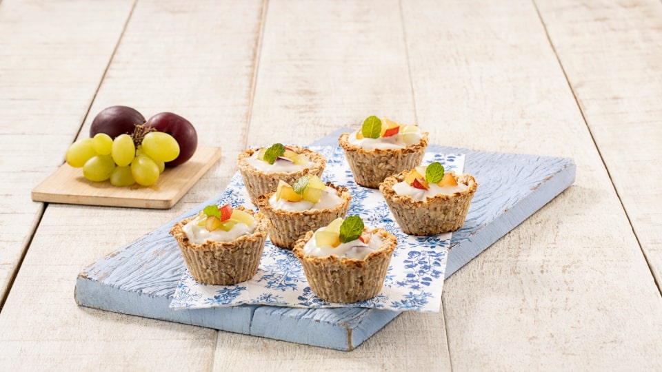Cestinha de aveia com banana e iogurte de ameixa