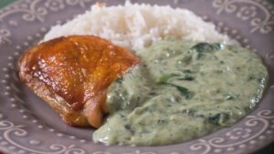 Sobrecoxa Assada com Creme de Espinafre