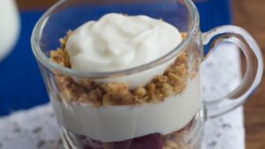 Crumble de maçã com iogurte