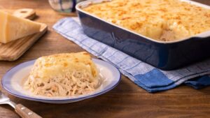 Escondidinho de Frango Cremoso com Creme de Ricota Gratinado