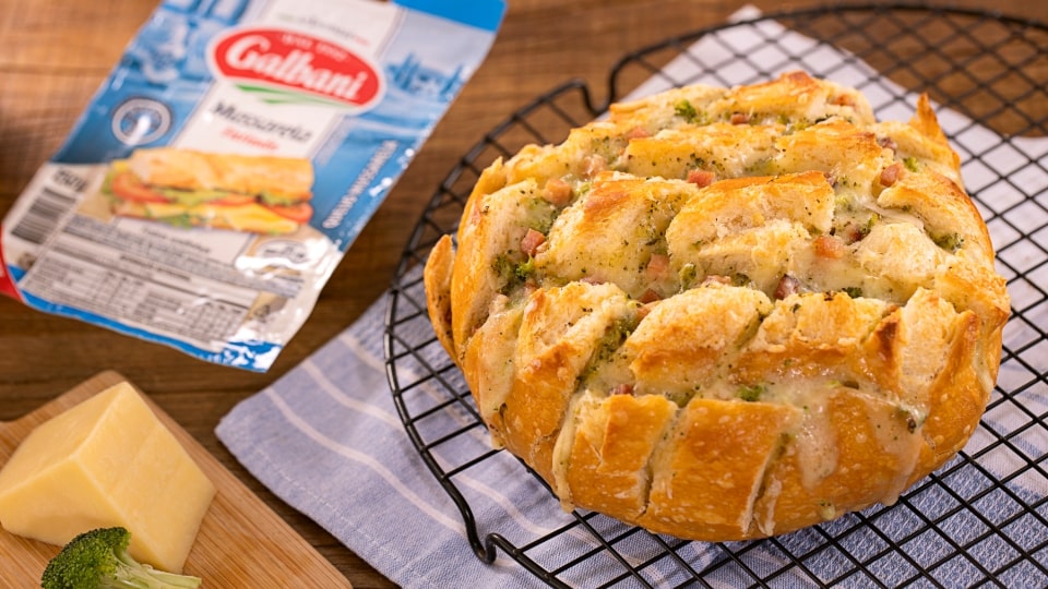 Pão Italiano Aperitivo com Mussarela, Brócolis e Bacons
