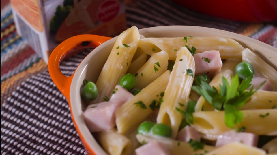Penne à Parisiense com Molho Branco