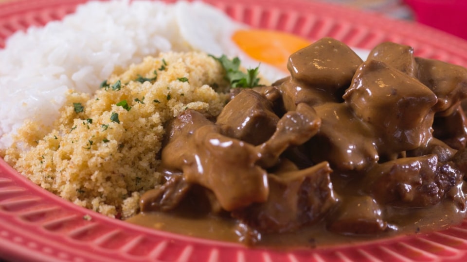 Picadinho de Carne com Molho Madeira