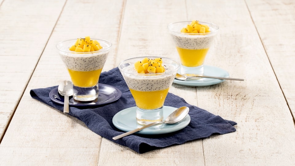 Pudim de Copinho de Ameixa com Chia e Manga