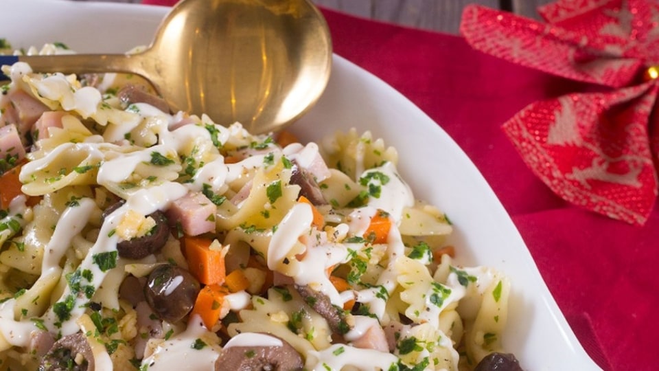 Salada fria com molho 4 queijos
