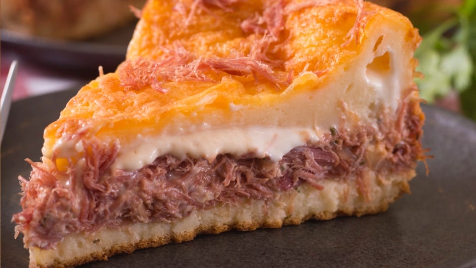 Torta de Carne Seca com Molho 4 Queijos